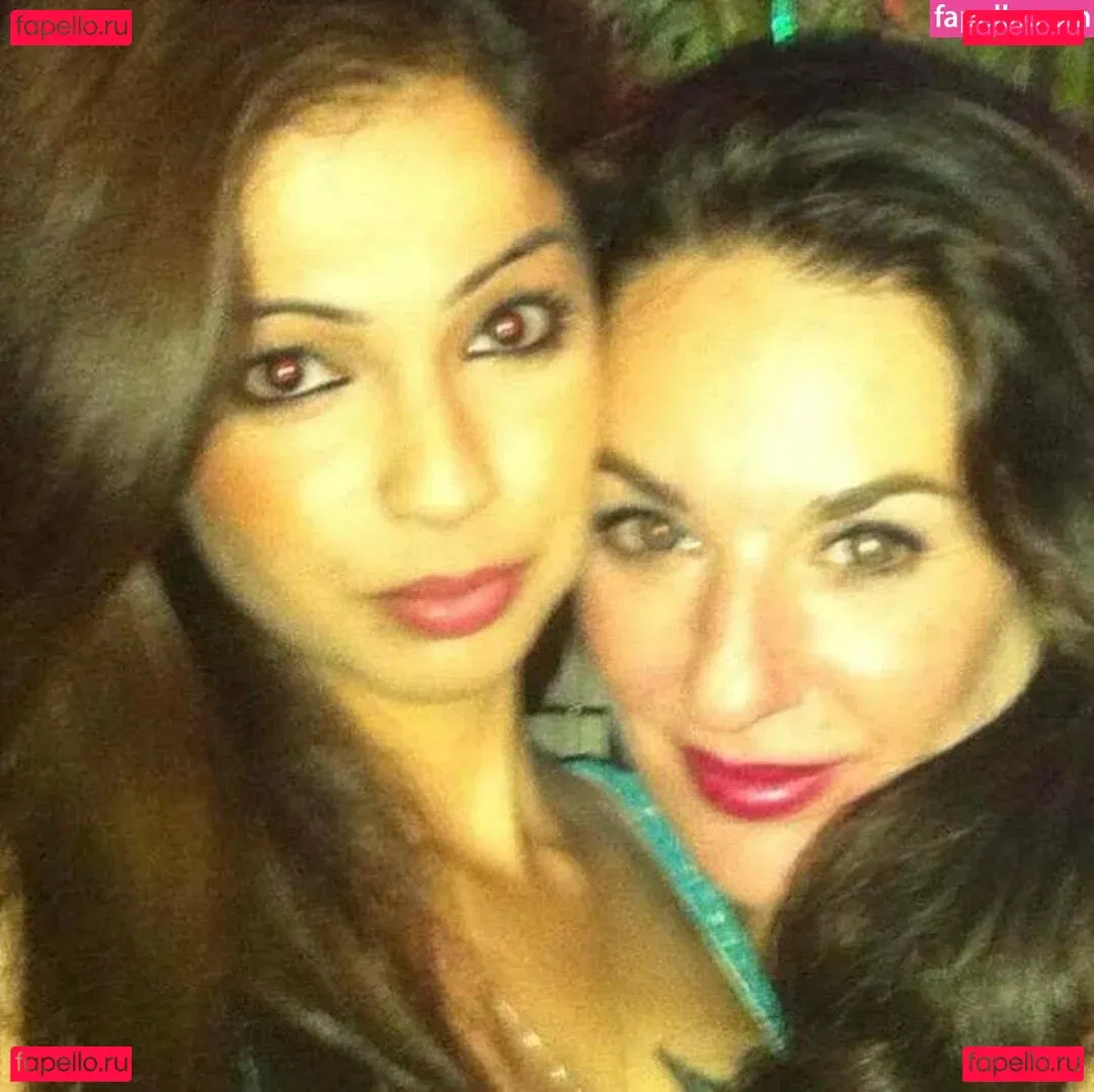 Zareen Zoya Khan Onlyfans Photo Gallery 