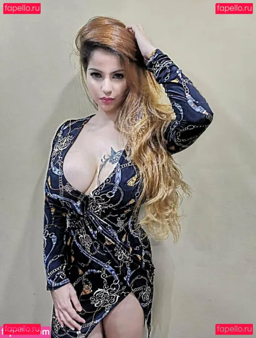 Zareen Zoya Khan Onlyfans Photo Gallery 