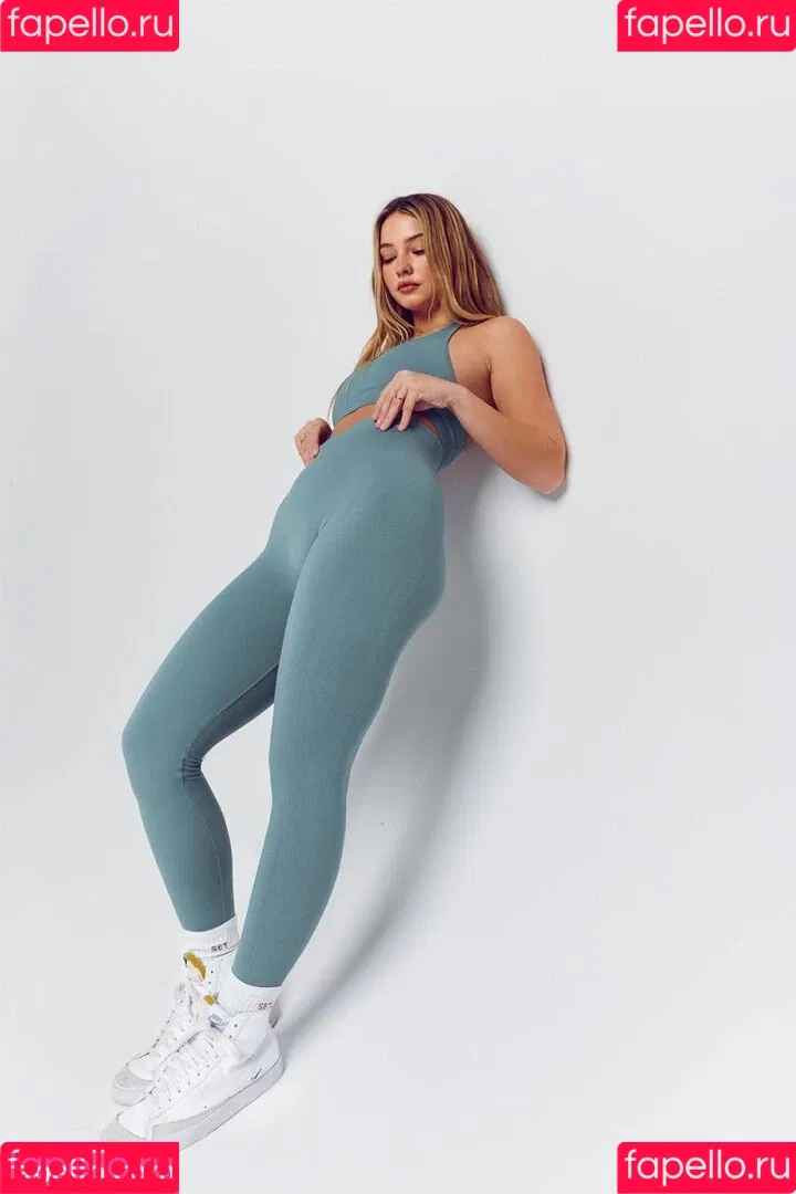 Madelyn Cline Onlyfans Photo Gallery 