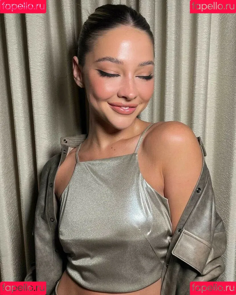 Madelyn Cline Onlyfans Photo Gallery 