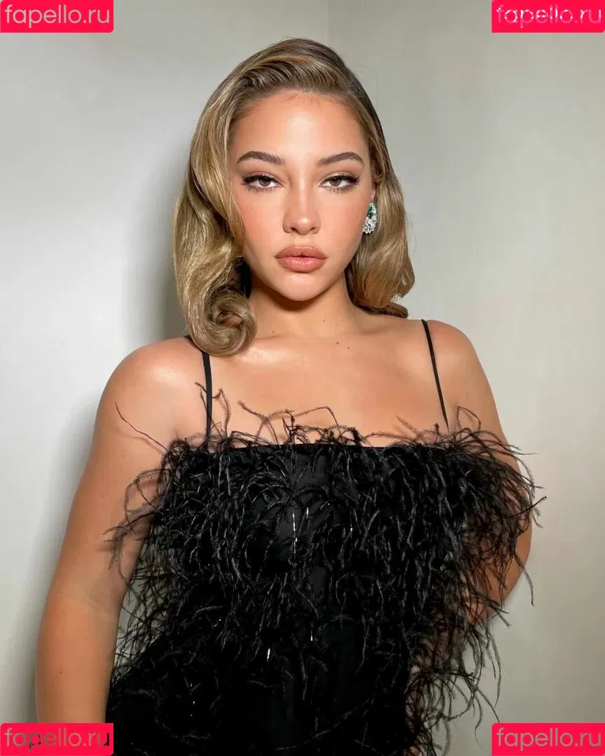 Madelyn Cline Onlyfans Photo Gallery 
