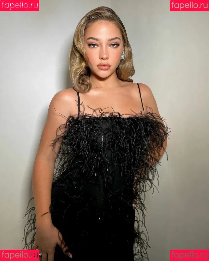 Madelyn Cline Onlyfans Photo Gallery 