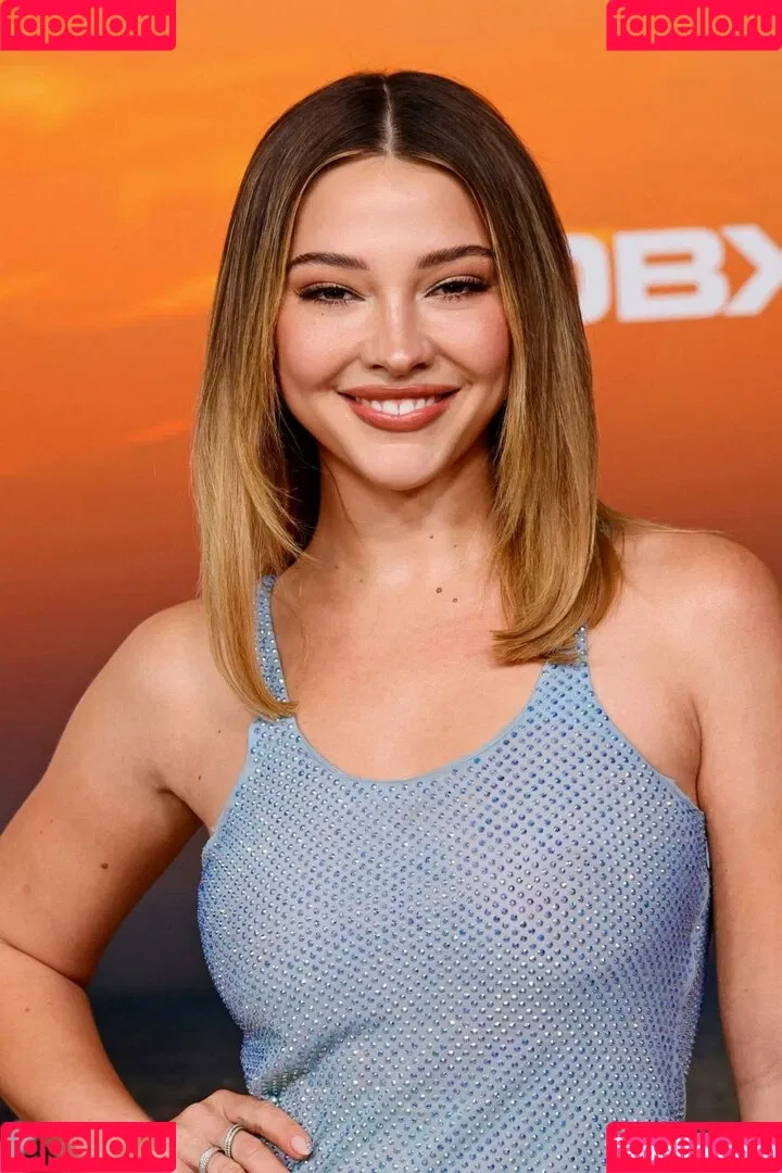 Madelyn Cline Onlyfans Photo Gallery 