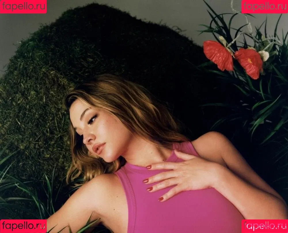 Madelyn Cline Onlyfans Photo Gallery 
