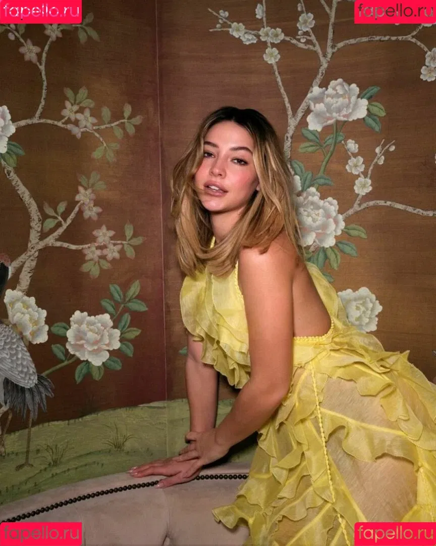 Madelyn Cline Onlyfans Photo Gallery 