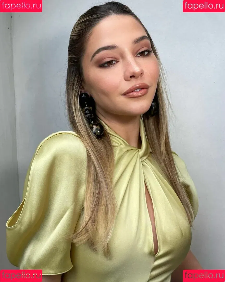 Madelyn Cline Onlyfans Photo Gallery 