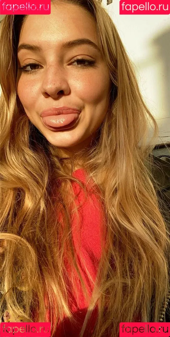 Madelyn Cline Onlyfans Photo Gallery 