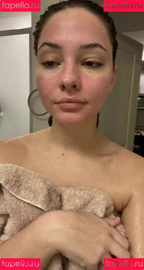 Madelyn Cline Onlyfans Photo Gallery 