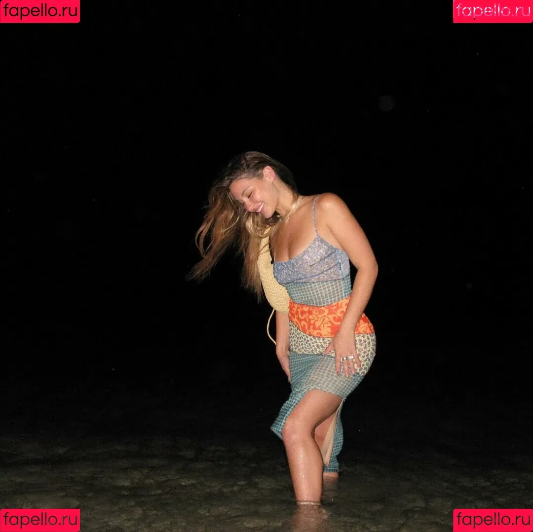 Madelyn Cline Onlyfans Photo Gallery 