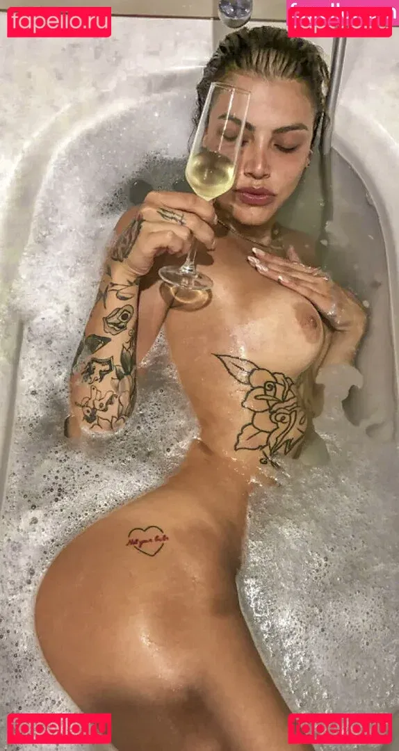 Ecem Güvenciler Onlyfans Photo Gallery 