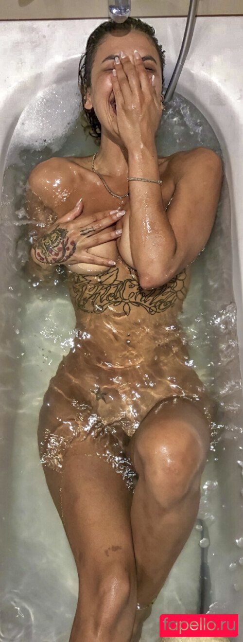 Ecem Güvenciler Nude Onlyfans Photo 35