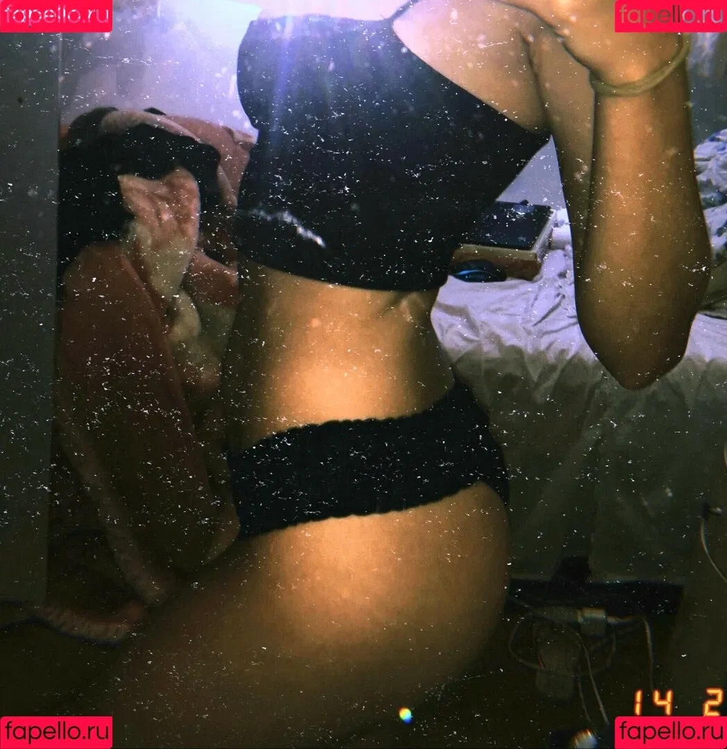 gbrllareis Onlyfans Photo Gallery 