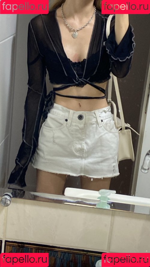 gbrllareis Onlyfans Photo Gallery 