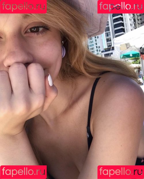 gbrllareis Onlyfans Photo Gallery 