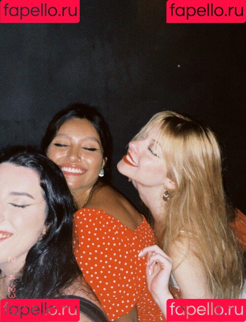 gbrllareis Onlyfans Photo Gallery 