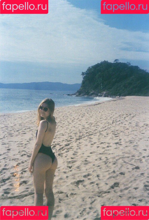 gbrllareis Onlyfans Photo Gallery 