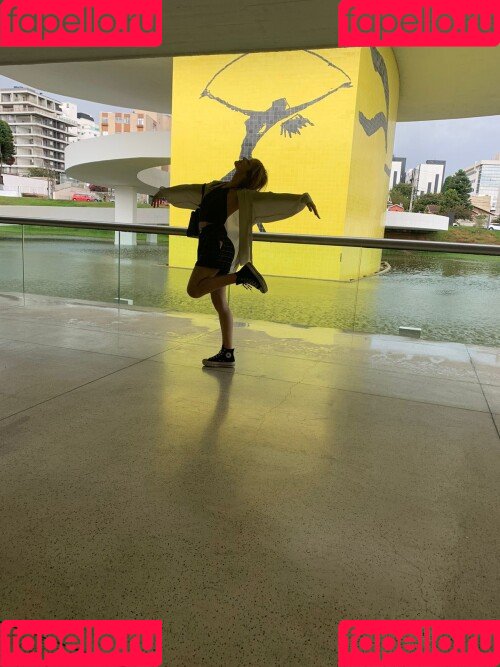 gbrllareis Onlyfans Photo Gallery 