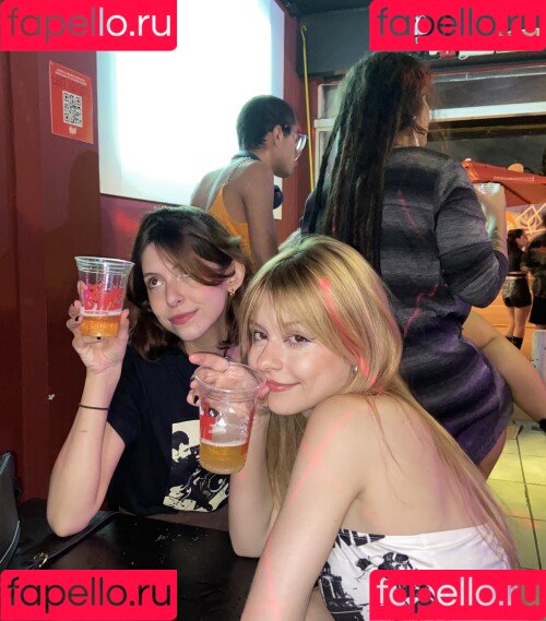 gbrllareis Onlyfans Photo Gallery 