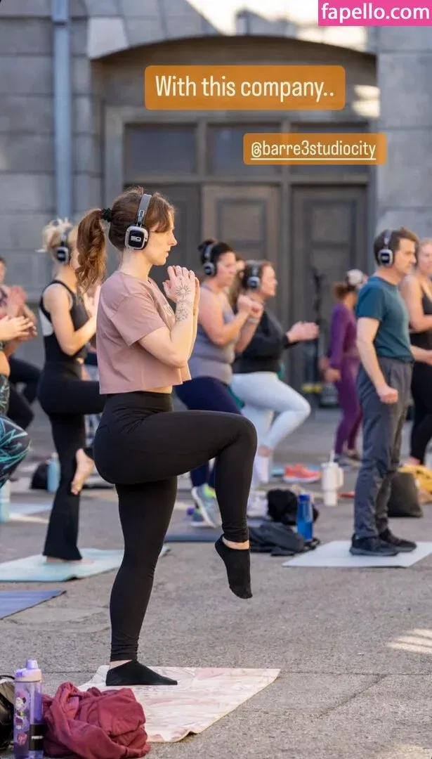 saralivescasually Onlyfans Photo Gallery 