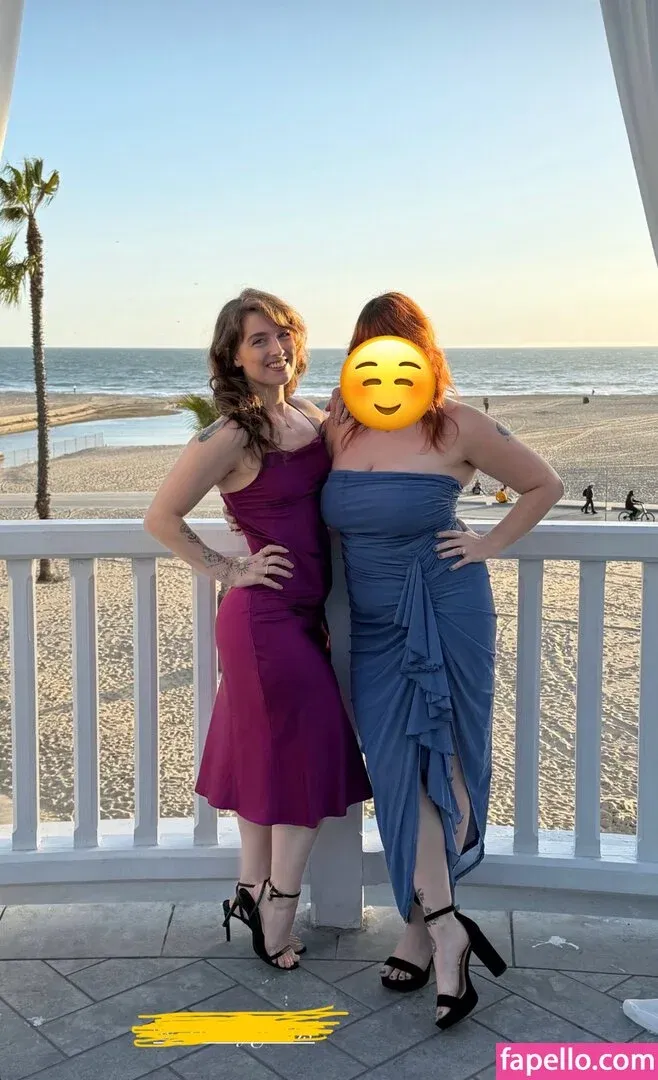 saralivescasually Onlyfans Photo Gallery 