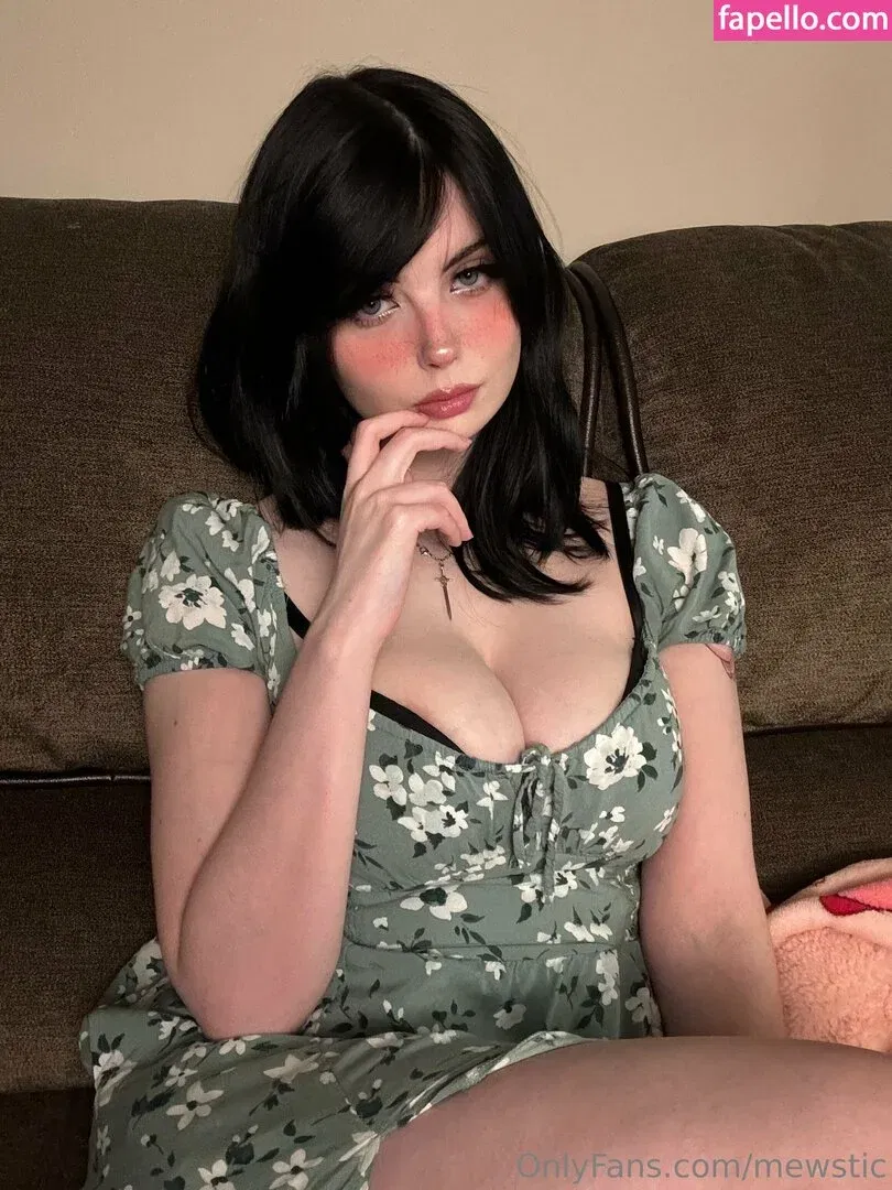 Mewstic Onlyfans Photo Gallery 