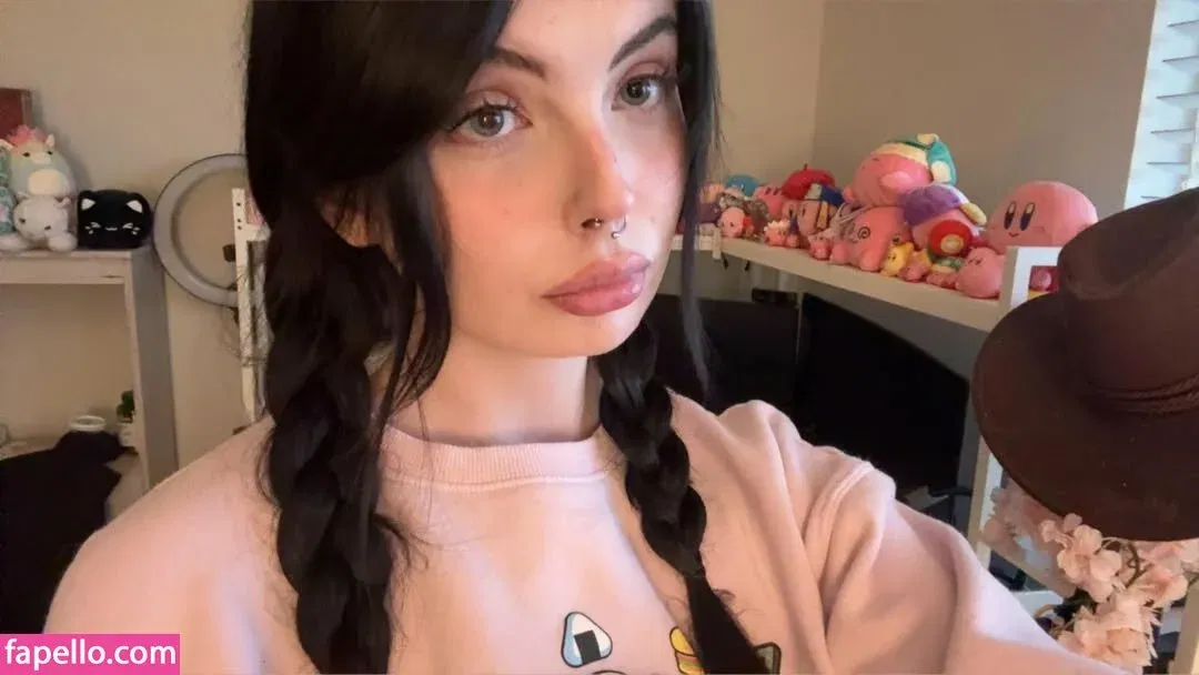 Mewstic Onlyfans Photo Gallery 