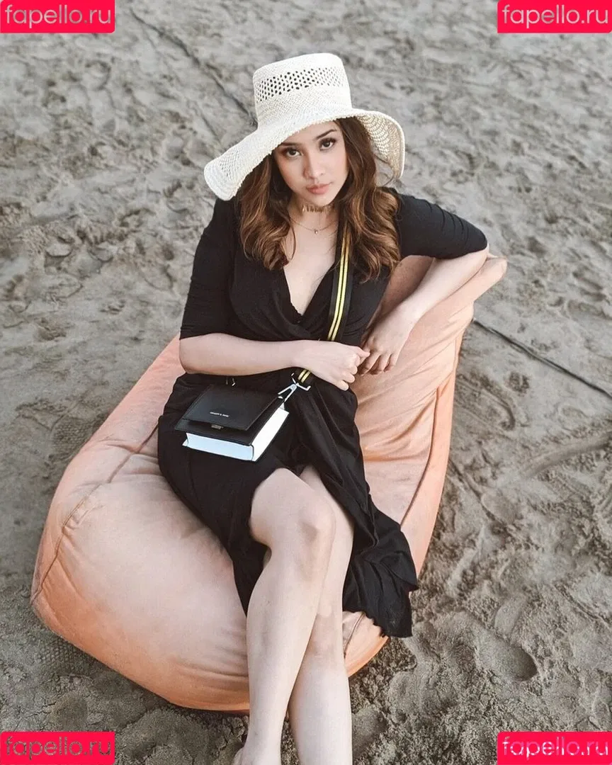 Anya Geraldine Onlyfans Photo Gallery 