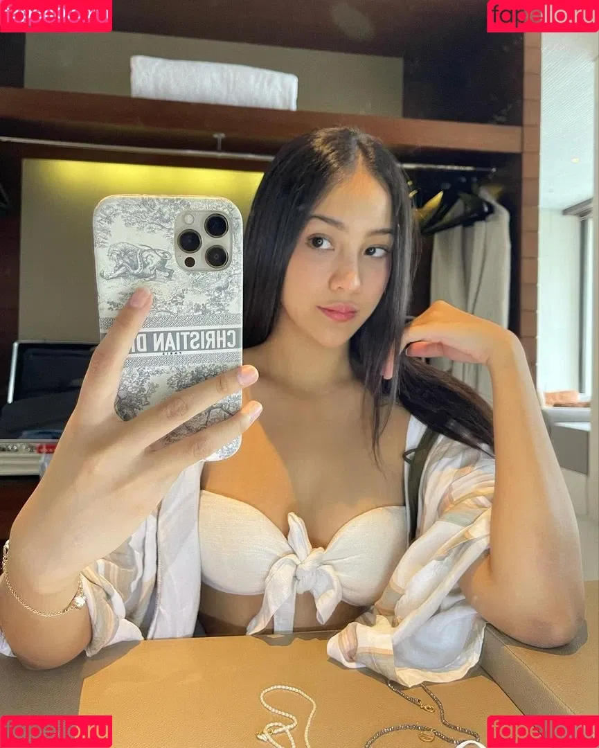 Anya Geraldine Onlyfans Photo Gallery 