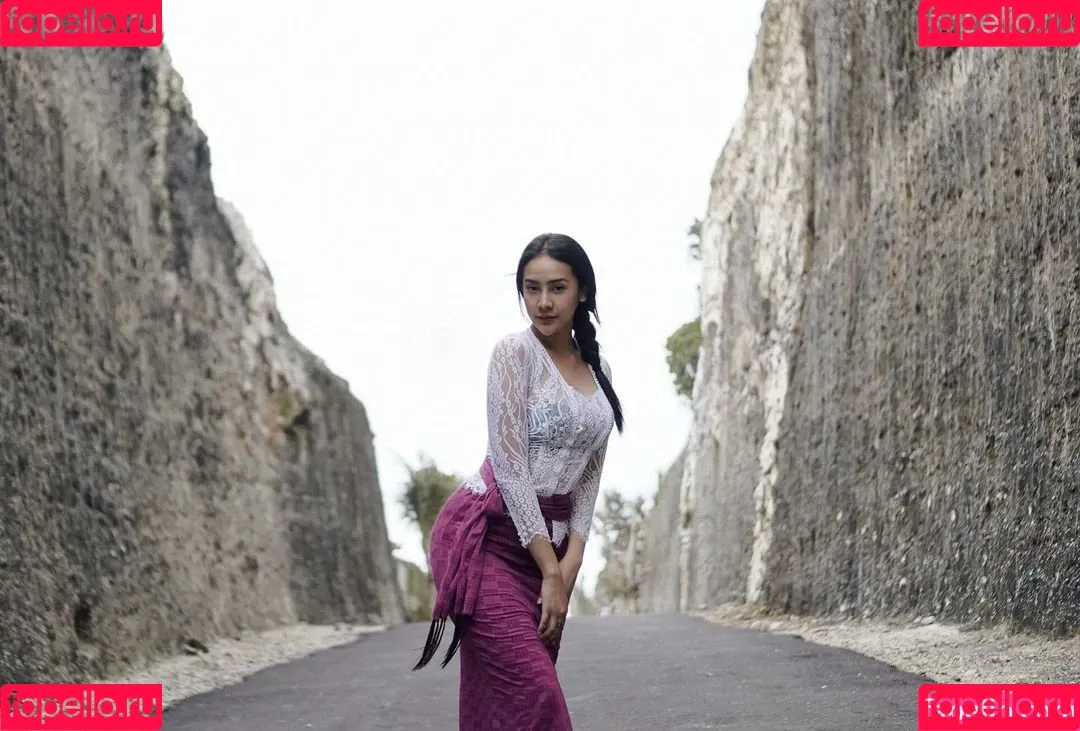 Anya Geraldine Onlyfans Photo Gallery 