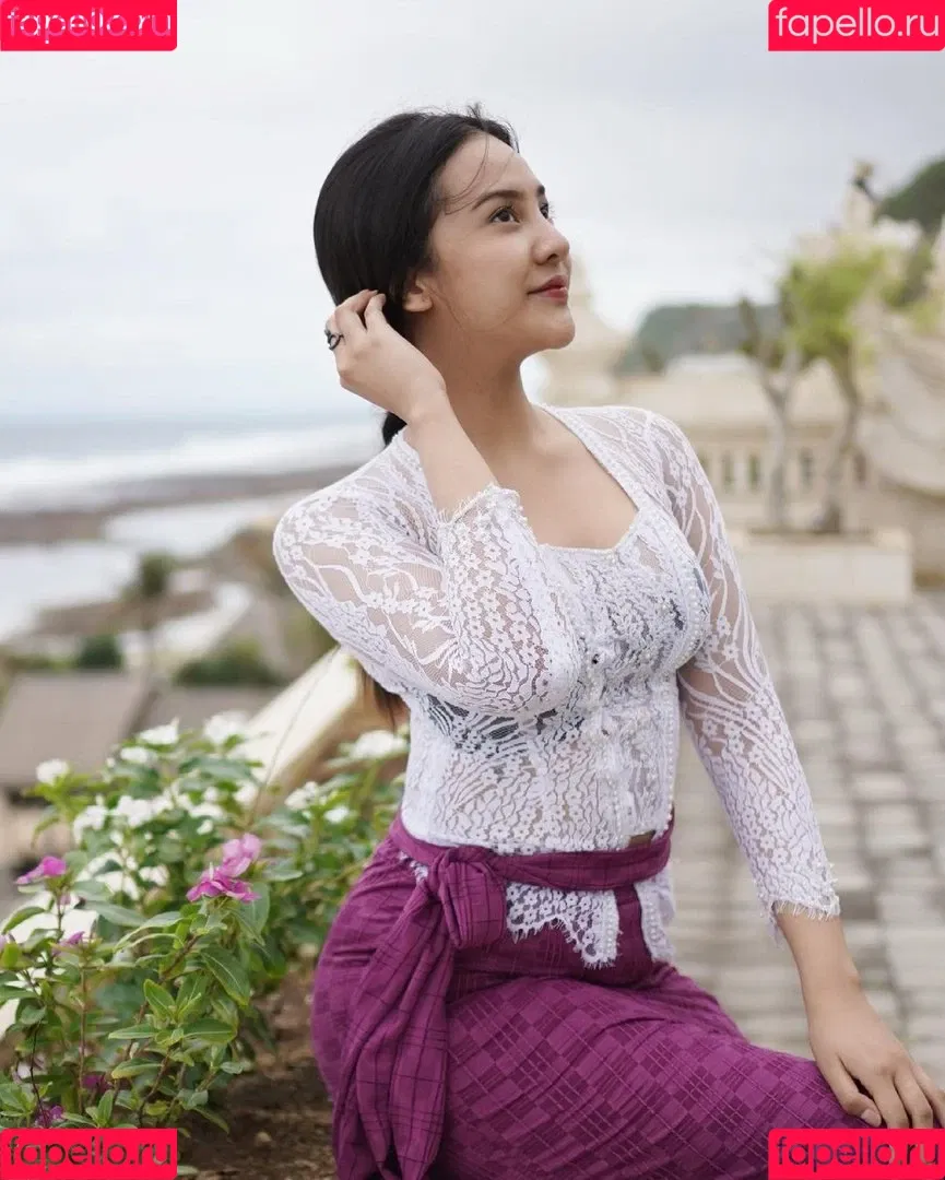 Anya Geraldine Onlyfans Photo Gallery 