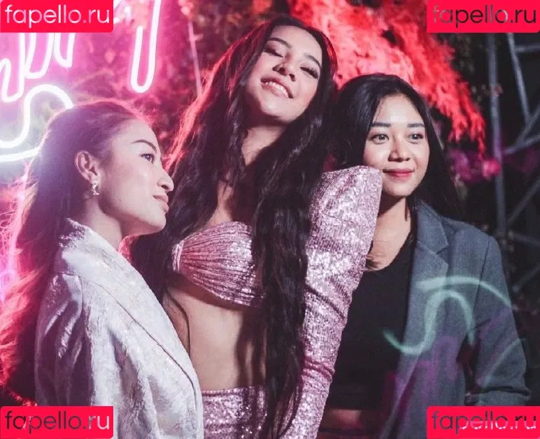 Anya Geraldine Onlyfans Photo Gallery 