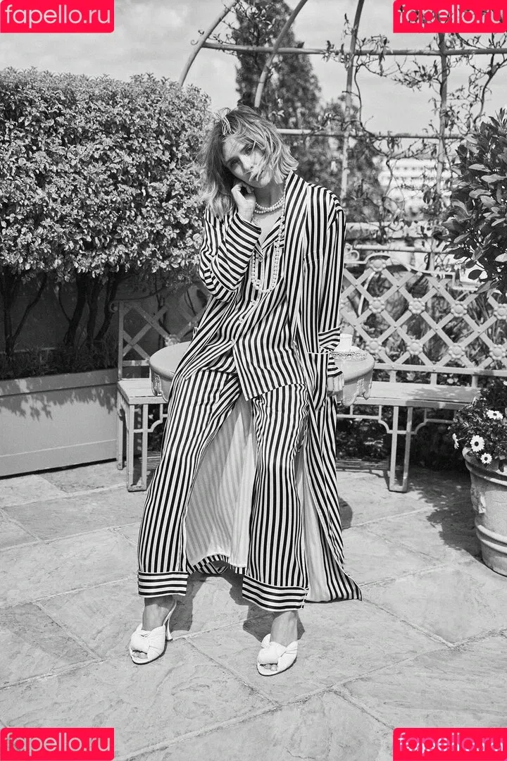 Elizabeth Olsen Onlyfans Photo Gallery 