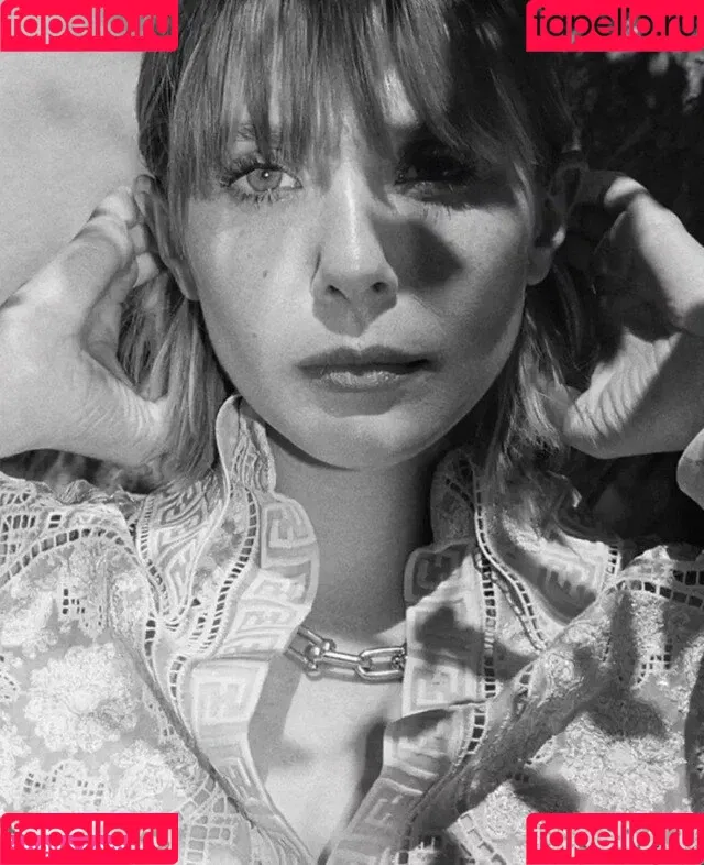 Elizabeth Olsen Onlyfans Photo Gallery 