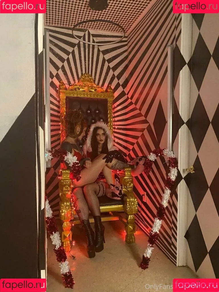 OftenElle Onlyfans Photo Gallery 