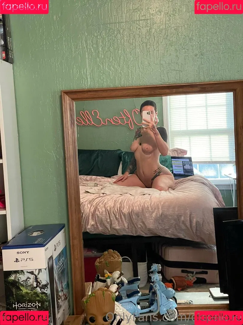 OftenElle Onlyfans Photo Gallery 