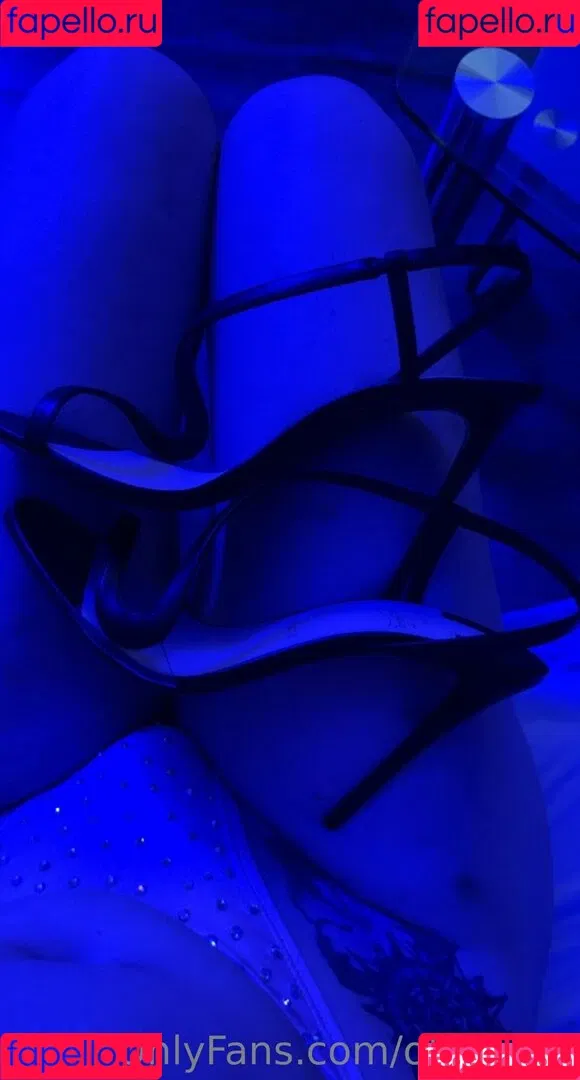OftenElle Onlyfans Photo Gallery 