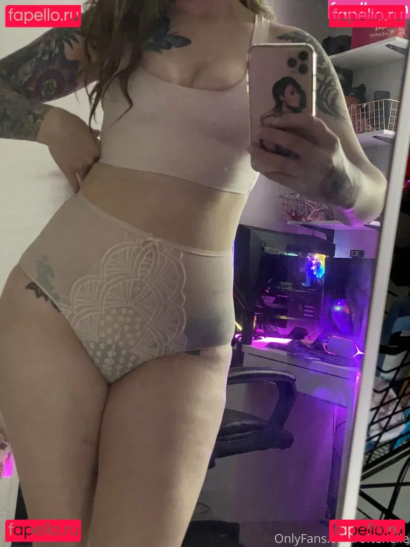 OftenElle Onlyfans Photo Gallery 