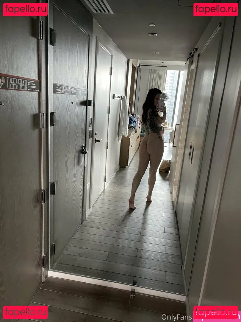 OftenElle Onlyfans Photo Gallery 