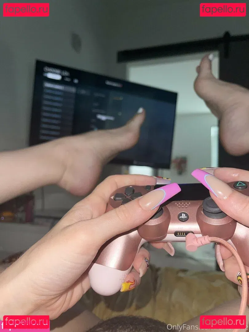 OftenElle Onlyfans Photo Gallery 