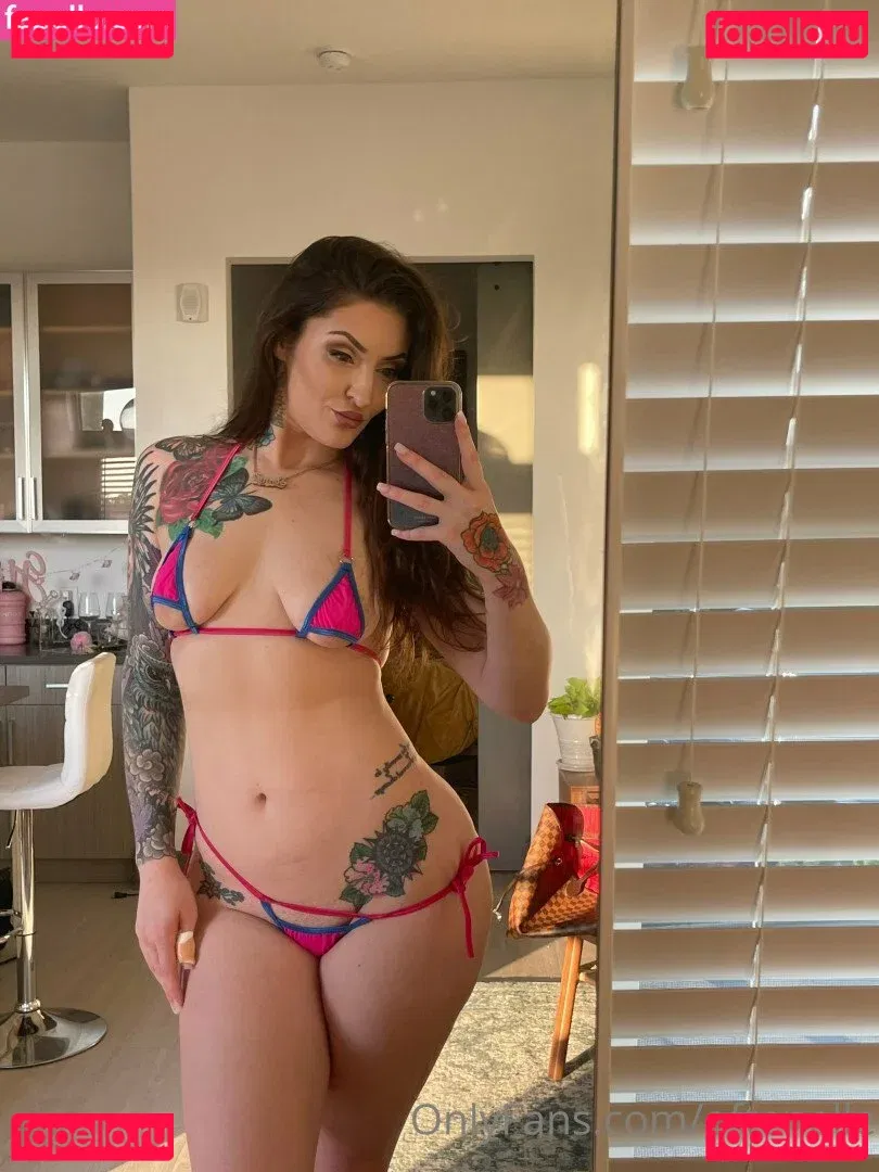 OftenElle Onlyfans Photo Gallery 