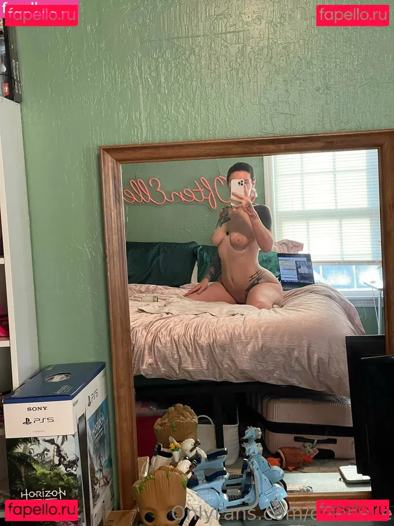 OftenElle Onlyfans Photo Gallery 