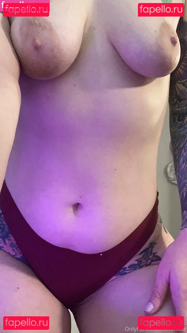 OftenElle Onlyfans Photo Gallery 