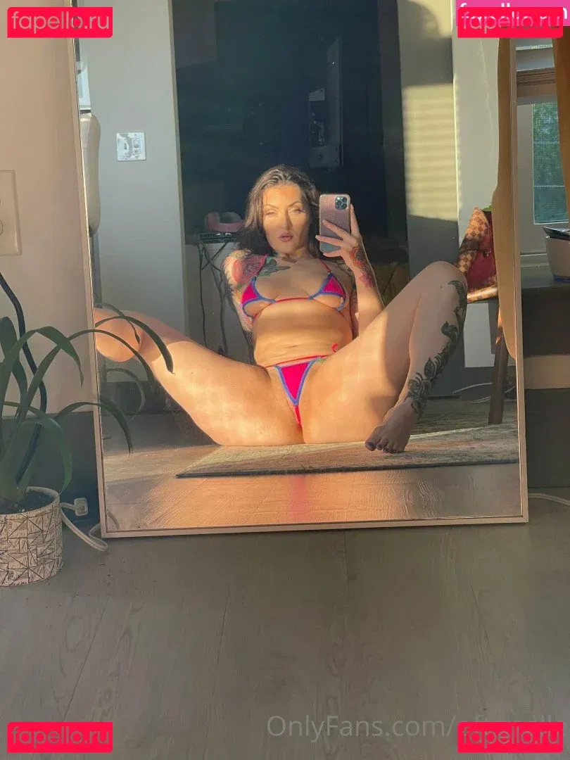 OftenElle Onlyfans Photo Gallery 