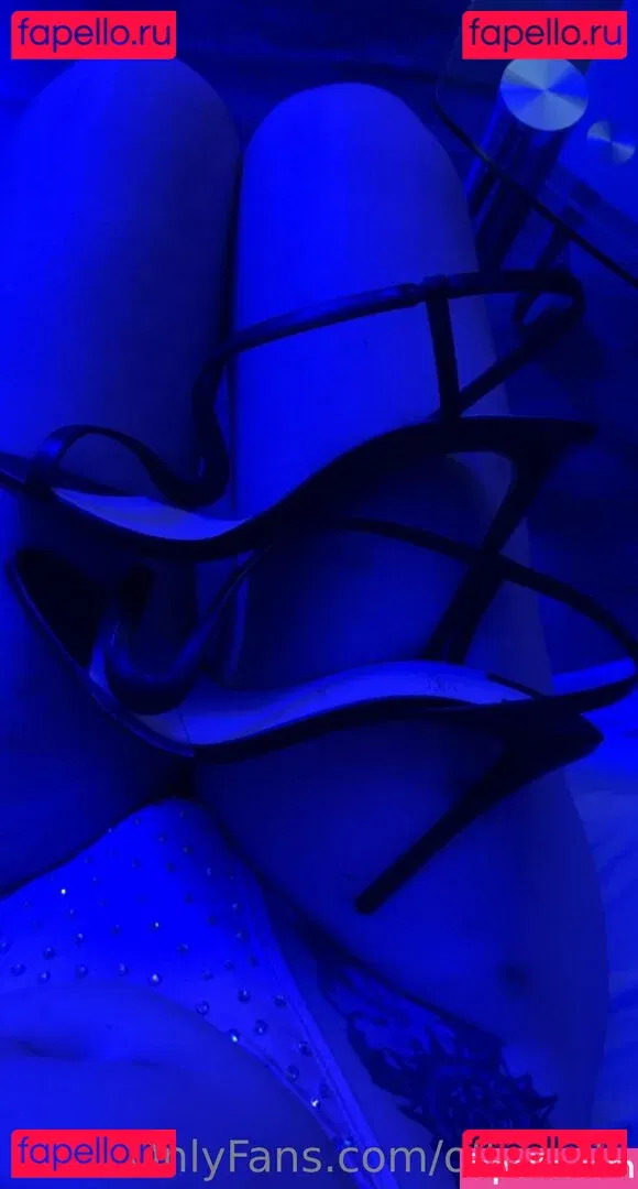 OftenElle Onlyfans Photo Gallery 