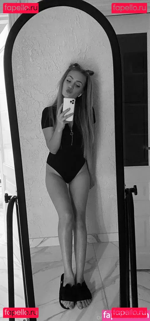 vv_levia Onlyfans Photo Gallery 