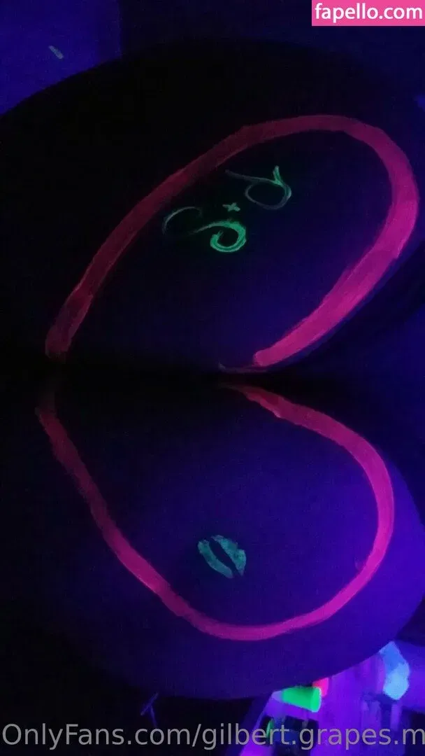 gilbert.grapes.mama Onlyfans Photo Gallery 