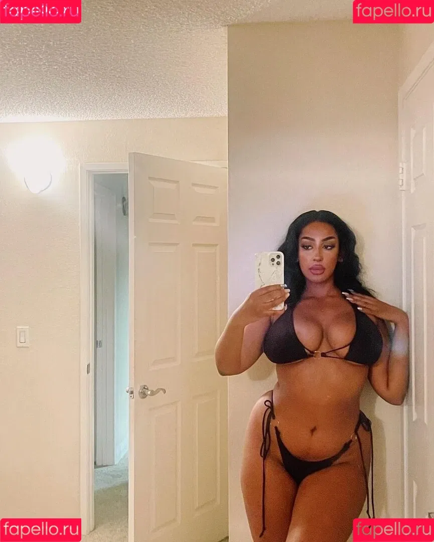 iLLi.y Onlyfans Photo Gallery 