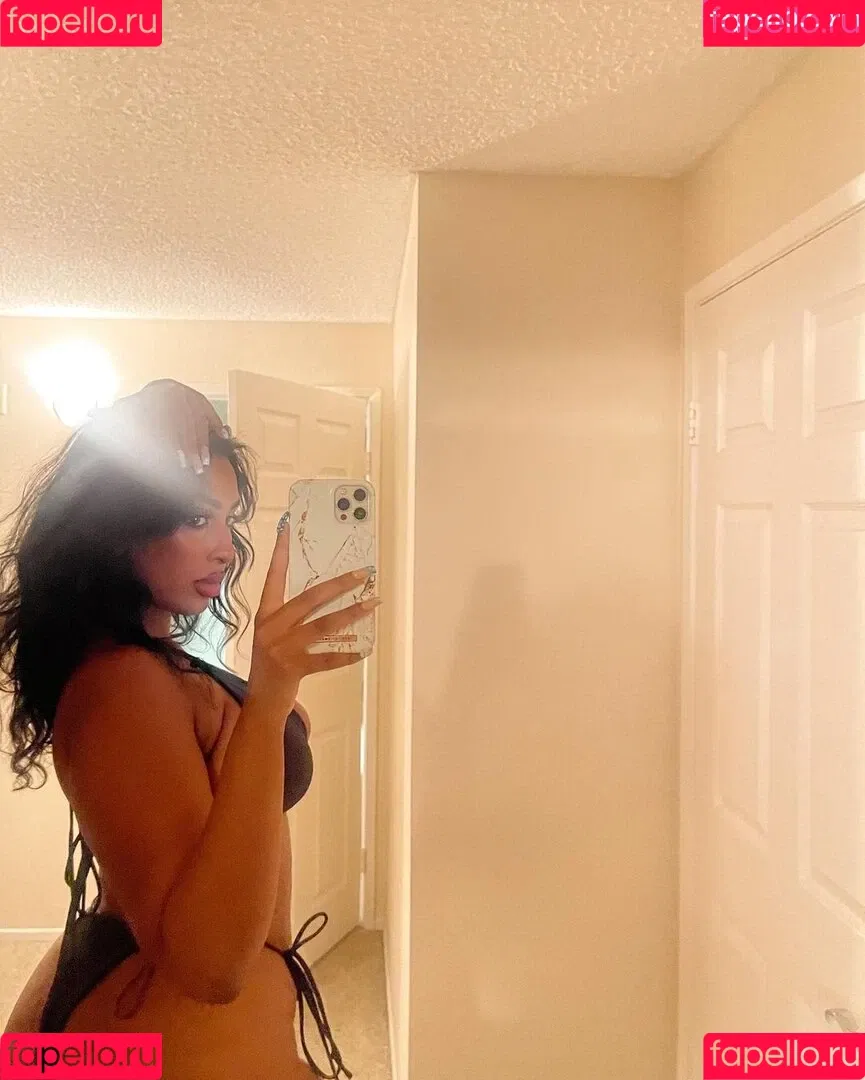 iLLi.y Onlyfans Photo Gallery 