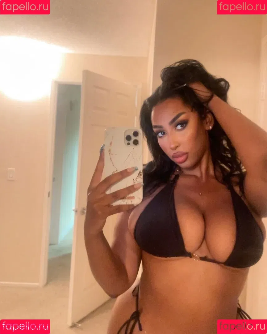 iLLi.y Onlyfans Photo Gallery 