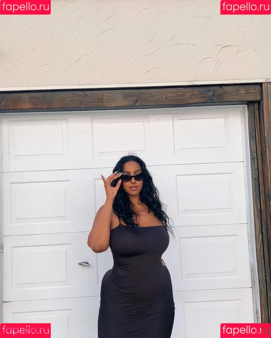 iLLi.y Onlyfans Photo Gallery 